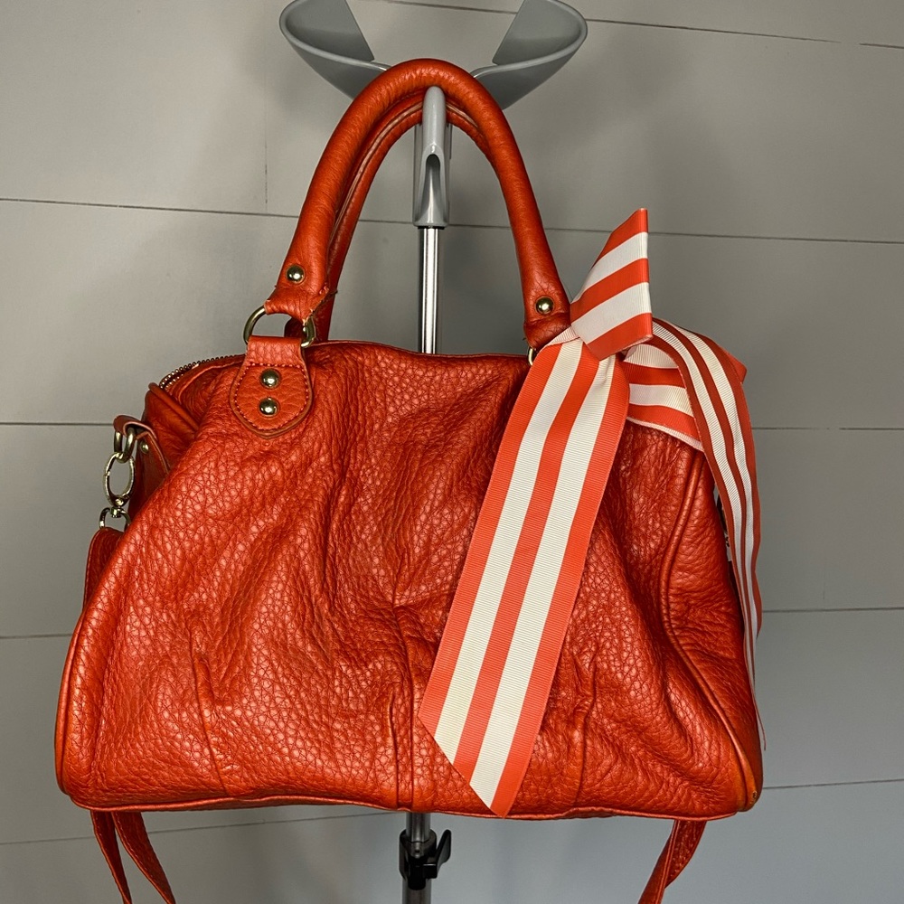 Hand/strap satchel purse